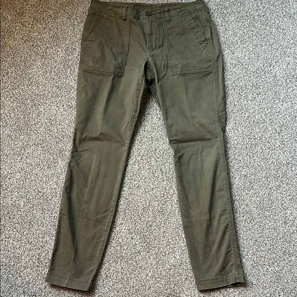 CAbi “The Scout” Pant. Size 8. Excellent used condition.